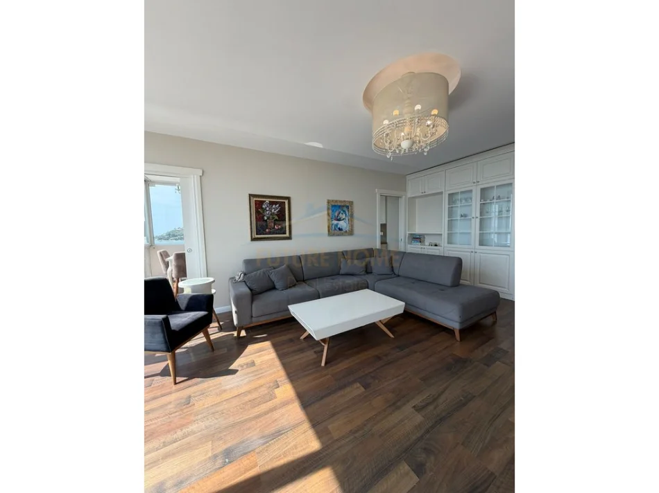 Durres, jepet me qera apartament 3+1 Kati 11, 122 m² 1.200 € (Currila)