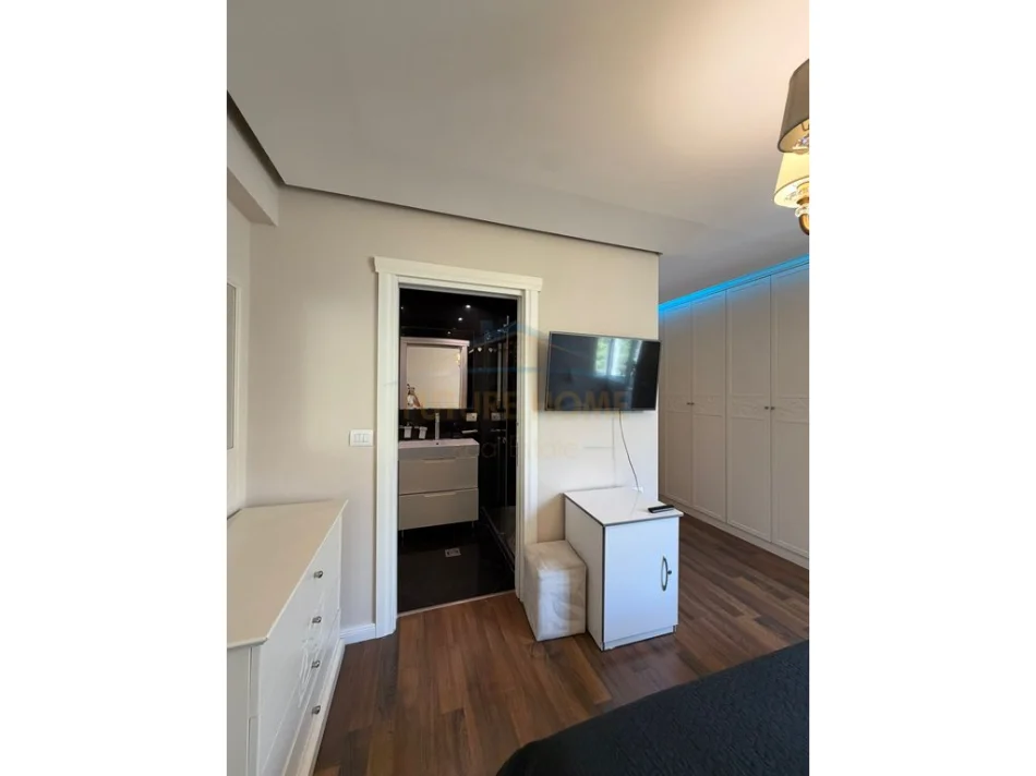 Durres, jepet me qera apartament 3+1 Kati 11, 122 m² 1.200 € (Currila)