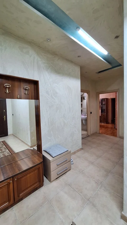 Tirane, jepet me qera apartament 3+1 Kati 12, 171 m² 700 € 