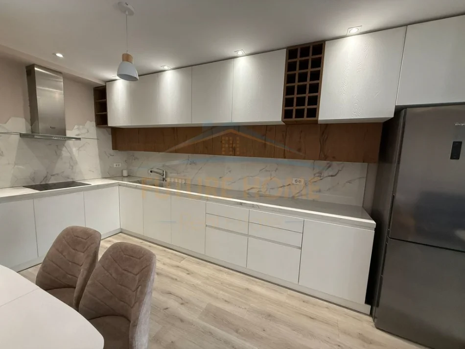 Tirane, jepet me qera apartament 2+1+Ballkon Kati 6, 100 m² 750 €