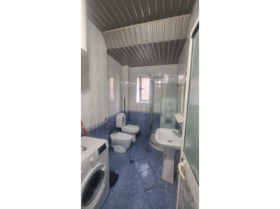 Tirane, shitet apartament 3+1+Ballkon Kati 2, 116 m² 245.000 € (Rruga e Kavajes)
