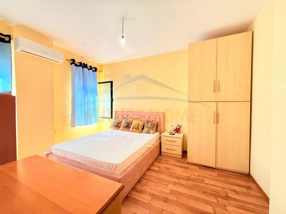 Tirane, jepet me qera apartament 2+1 Kati 2, 92 m² 650 € 