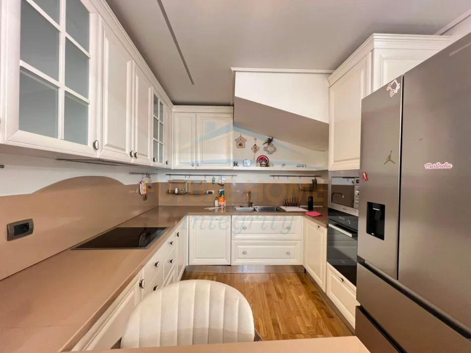 Tirane, shitet apartament Dublex 3+1+2,  310.000 € (Rezidenca Kodra e Diellit 2)