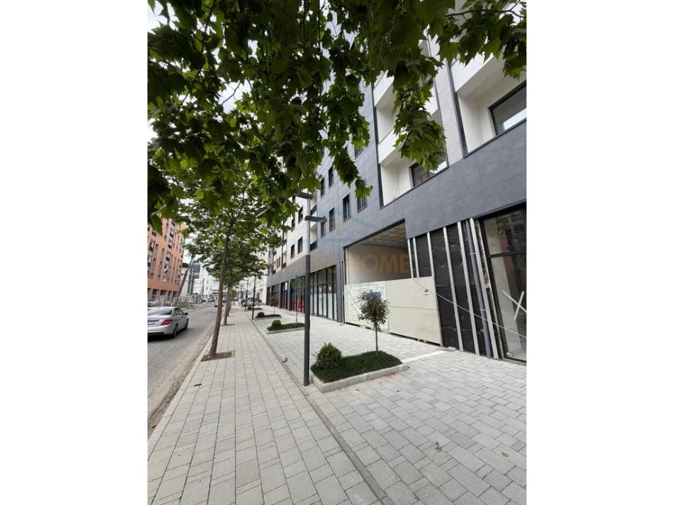Tirane, jepet me qera ambjent biznesi Kati 0, 78 m² 1.200 € (Paskuqan)