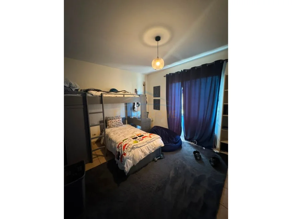 Tirane, jepet me qera apartament Vile 2 Katshe Kati 0, 406 m² 2.000 € (Kodra e priftit)