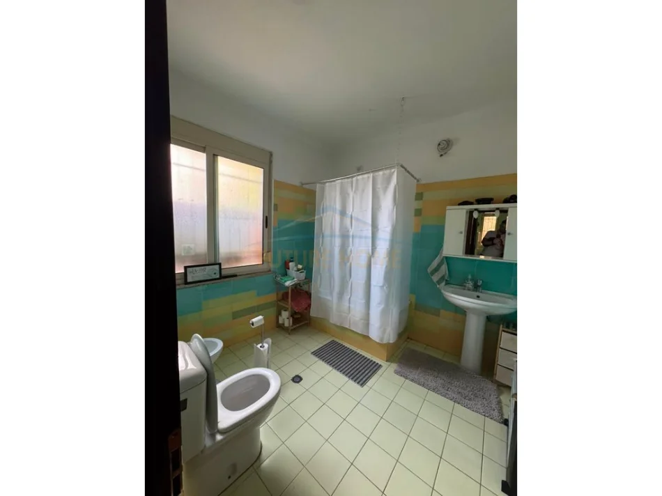 Tirane, jepet me qera Vile Vile 3 Katshe , 407 m² 2.000 € (Kodra e Priftit, Tirane)