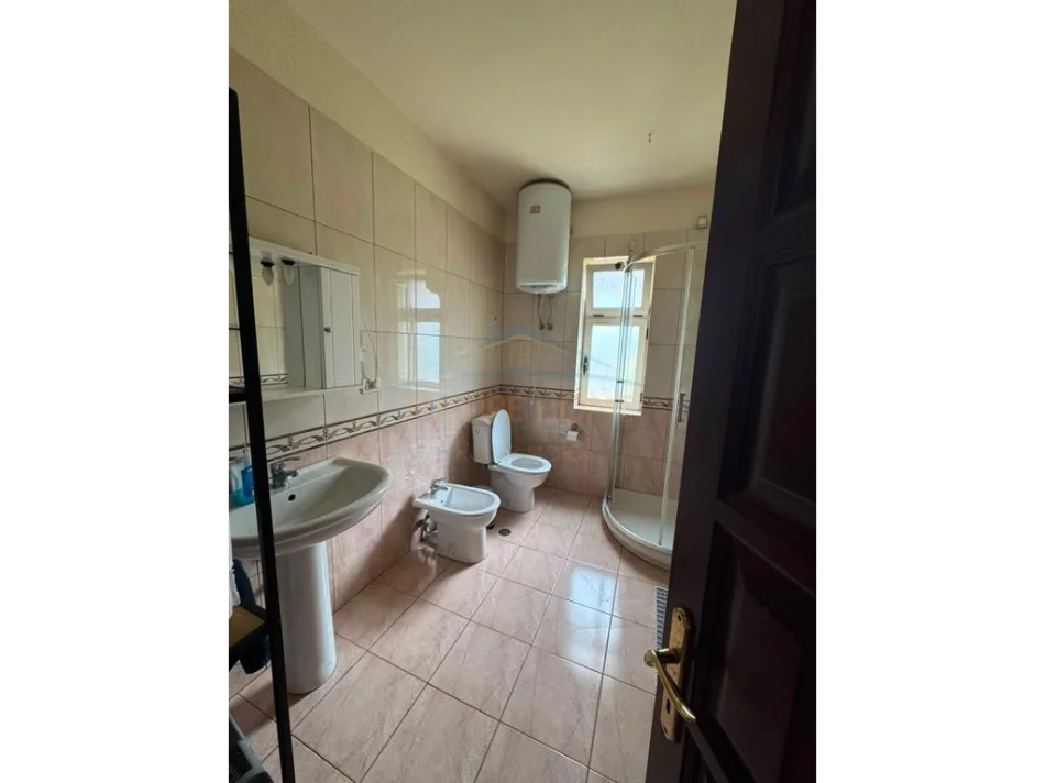 Tirane, jepet me qera Vile Vile 3 Katshe , 407 m² 2.000 € (Kodra e Priftit, Tirane)