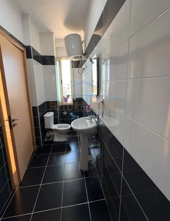 Tirane, shitet apartament 2+1+Ballkon Kati 7, 115 m² 155.000 € (Rruga e Dajtit)