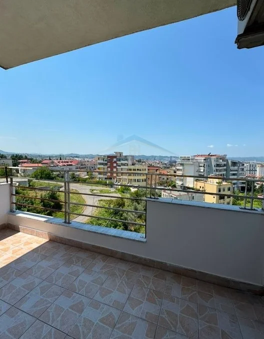 Tirane, shitet apartament 2+1+Ballkon Kati 7, 115 m² 155.000 € (Rruga e Dajtit)