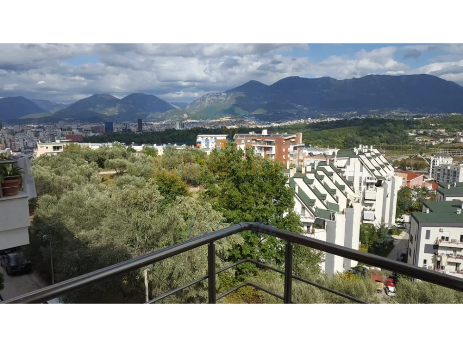 Tirane, jepet me qera apartament 2+1+Ballkon Kati 2, 89 m² 650 € (Liqeni i thate)
