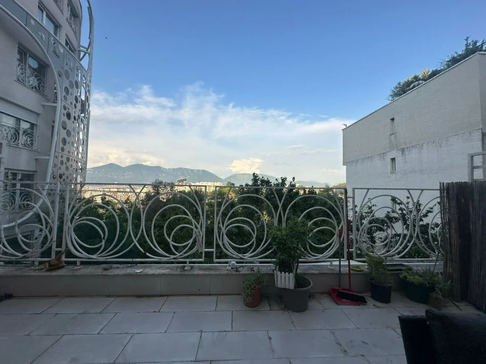 Tirane, shitet apartament duplex Dublex Kati 6, 241 m² 350.000 € (Kodra e Diellit)