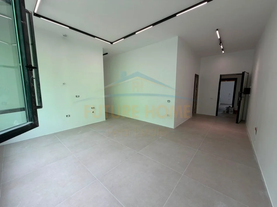Tirane, jepet me qera ambjent biznesi Kati 2, 90 m² 700 € (Rruga 5 Maji, Tirane)