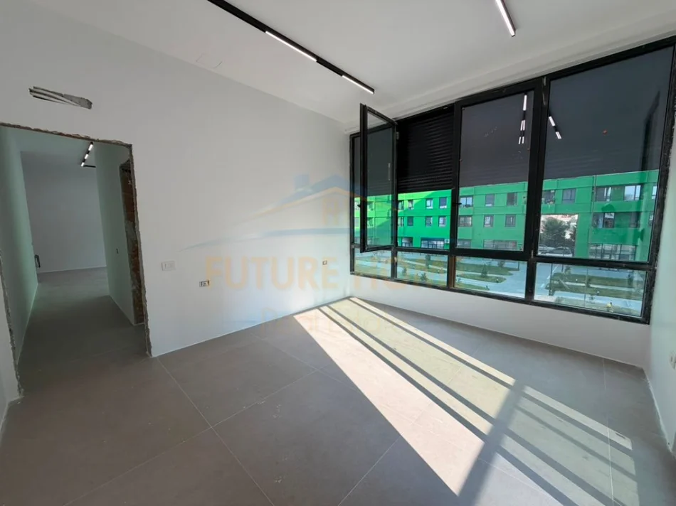 Tirane, jepet me qera zyre Kati 2, 90 m² 700 € (5 maji)