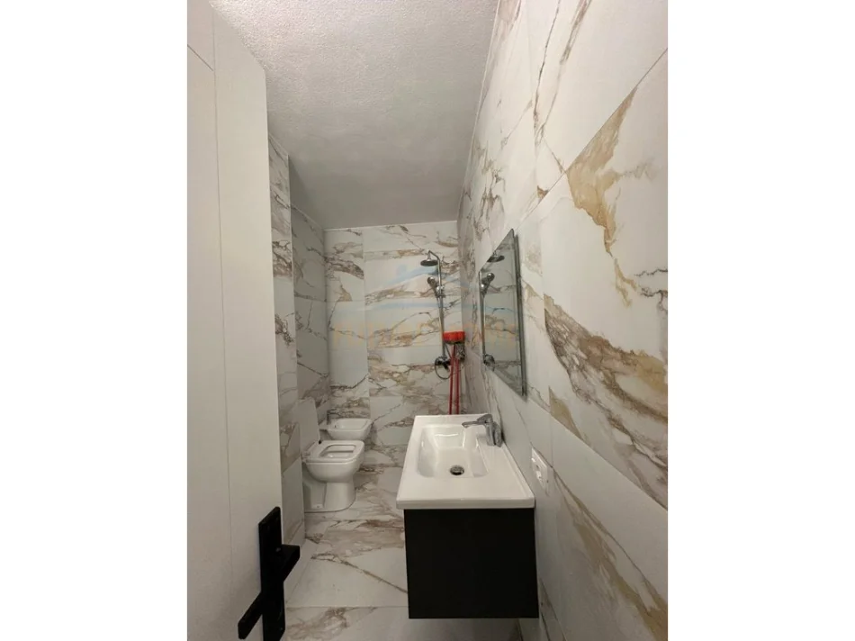 Tirane, shitet apartament 3+1 Kati 2, 112 m² 190.000 € (Vila L)