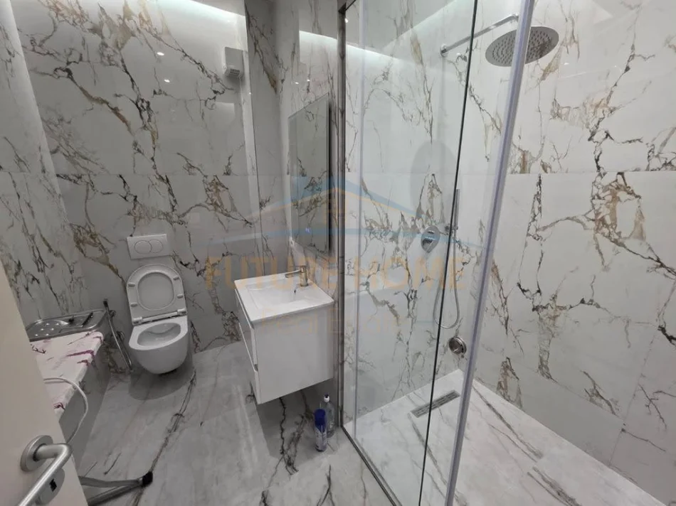 Tirane, jepet me qera apartament 2+1+2+Ballkon Kati 3, 117 m² 1.200 € (Rruga e Durresit)