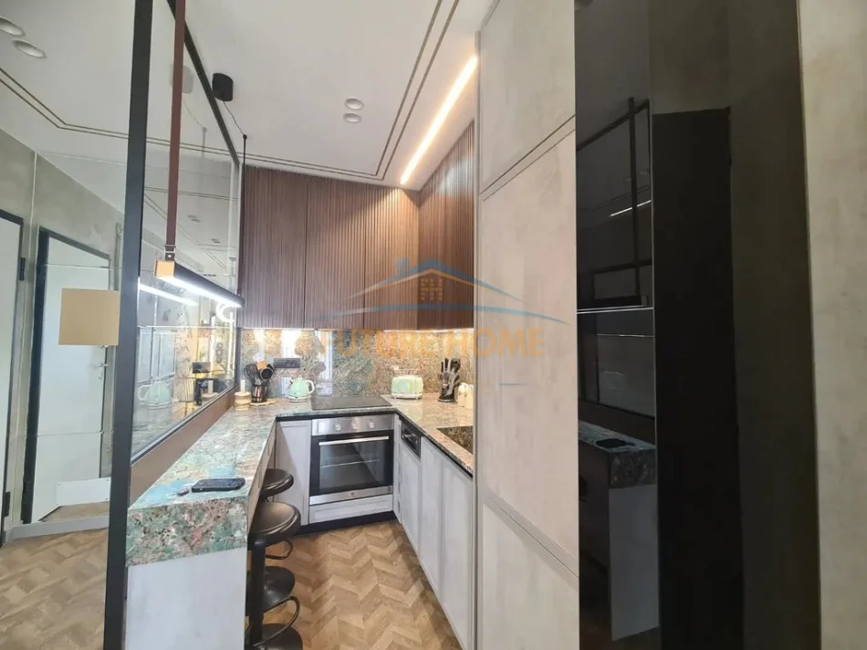 Tirane, jepet me qera apartament 1+1+Ballkon Kati 21, 64 m² 1.100 € (Rruga e Kavajes)
