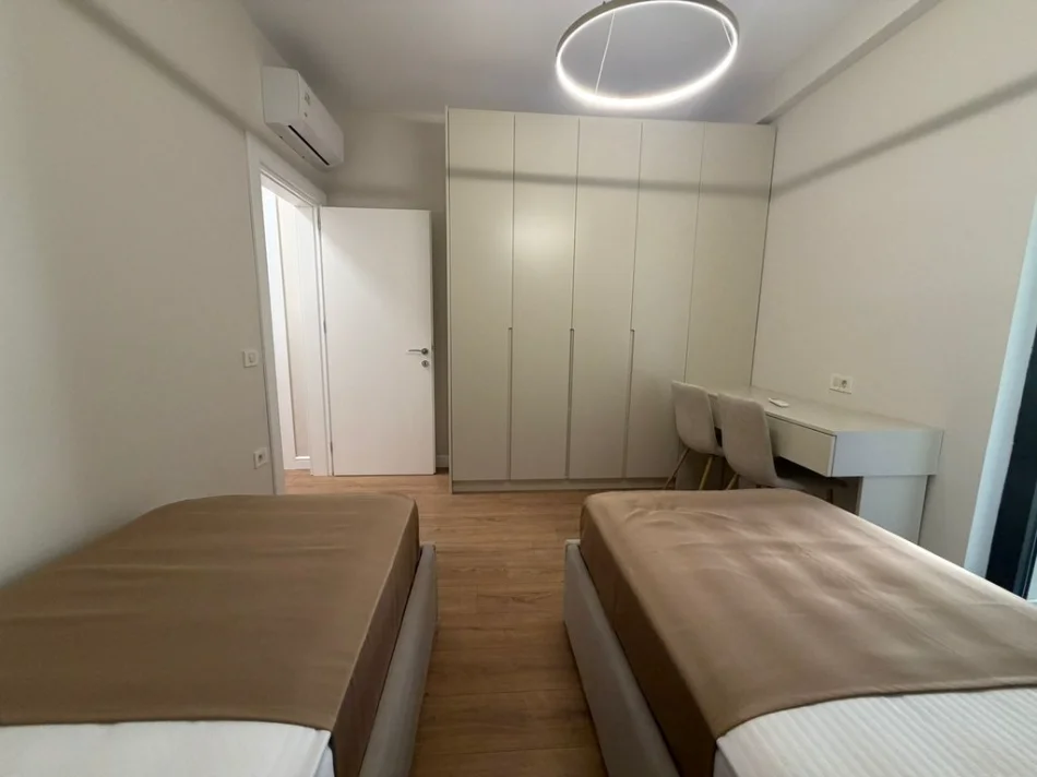Tirane, jepet me qera apartament 2+1+Ballkon Kati 9, 116 m² 1.250 € (Mine Peza, Rezidenca Golden Tower)