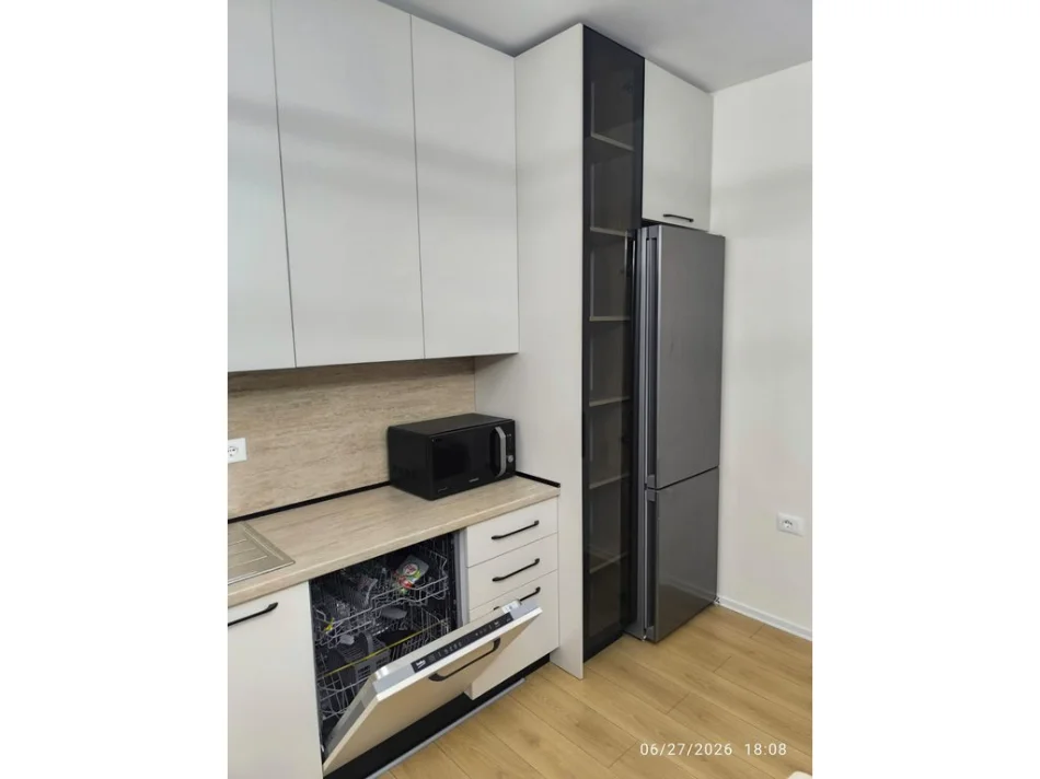 Tirane, jepet me qera apartament 1+1+Ballkon Kati 4, 68 m² 650 € (Jordan Misja)