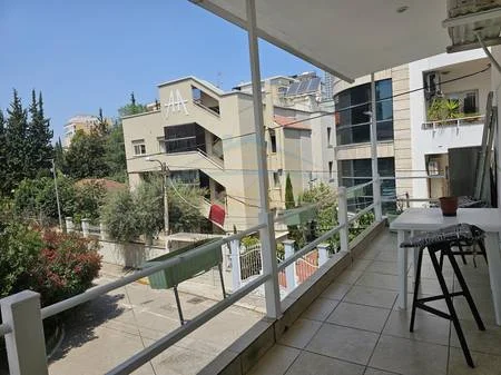 Tirane, jepet me qera apartament 2+1+Ballkon Kati 2, 65 m² 700 € (Ambasada Amerikane)