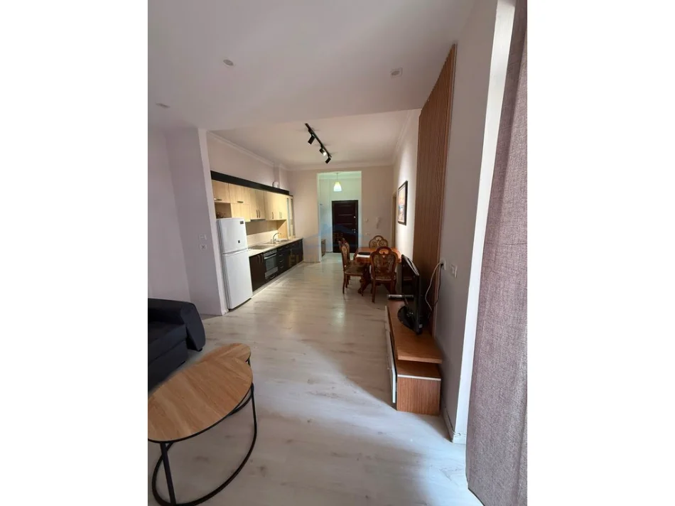 Tirane, jepet me qera apartament 1+1+Ballkon Kati 1, 64 m² 450 € (Kopshti Zoologjik)