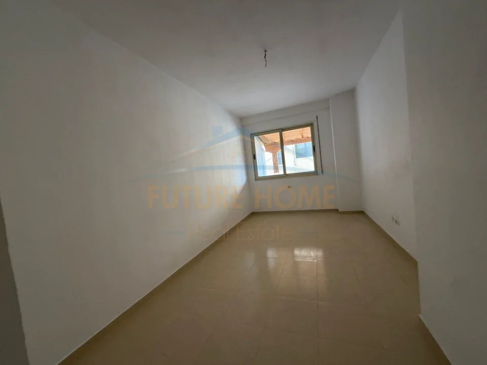 Shitet Apartament 2+1,Ish Urt-ja,Durres 0696069906