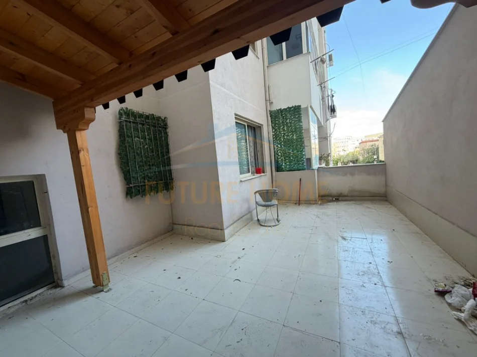 Shitet Apartament 2+1,Ish Urt-ja,Durres 0696069906