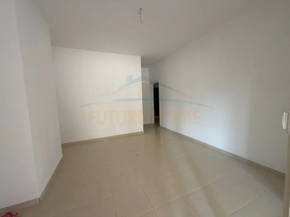 Shitet Apartament 2+1,Ish Urt-ja,Durres 0696069906