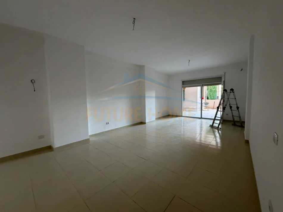 Shitet Apartament 2+1,Ish Urt-ja,Durres 0696069906