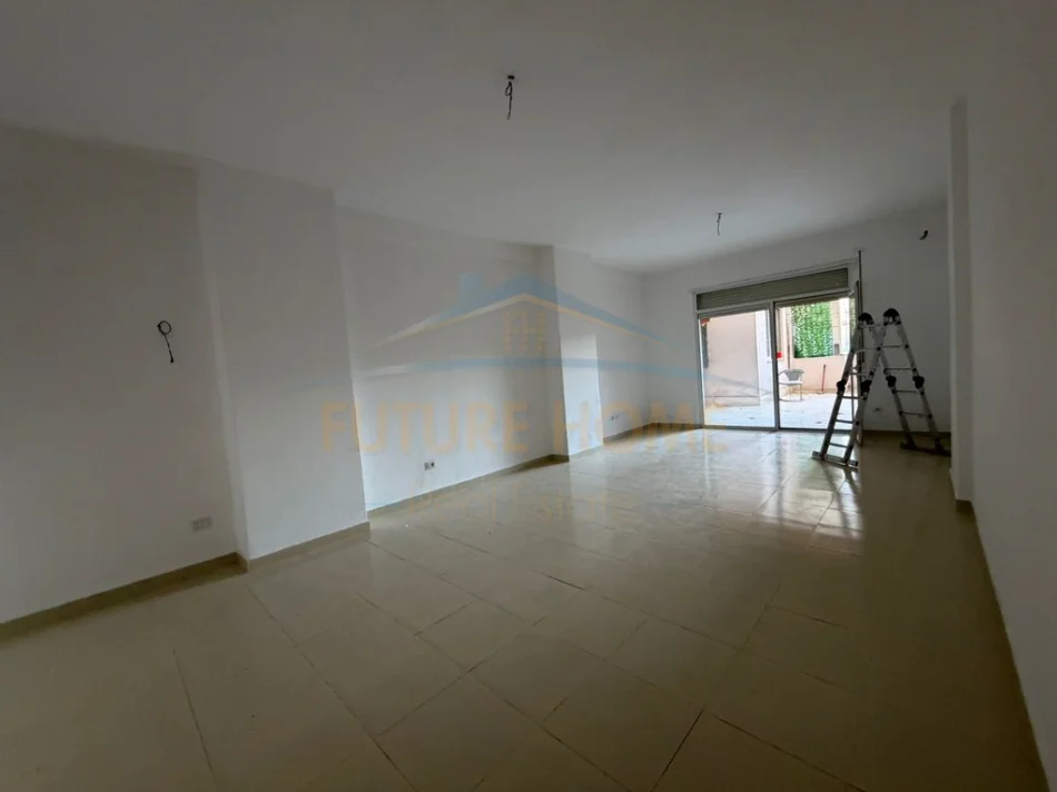 Shitet Apartament 2+1,Ish Urt-ja,Durres 0696069906