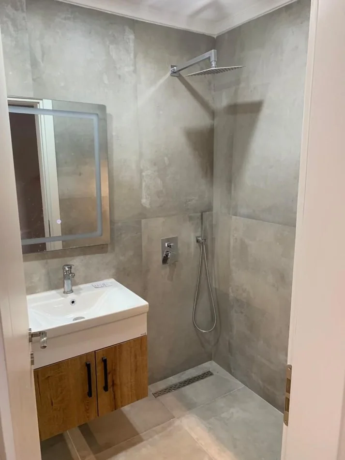 Tirane, jepet me qera apartament 1+1 , 70 m² 500 € 