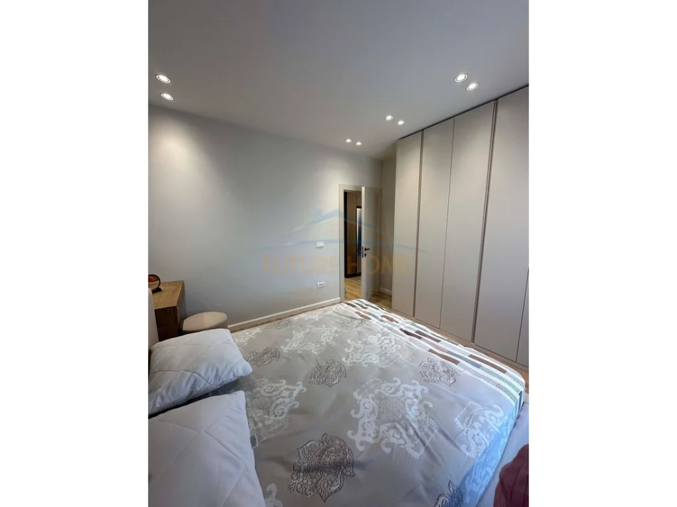 Tirane, jepet me qera apartament 1+1+Ballkon Kati 7, 50 m² 550 € (Astir)