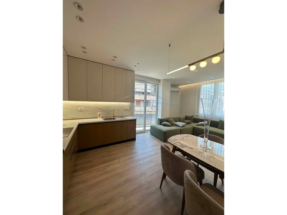 Tirane, jepet me qera apartament 1+1+Ballkon Kati 7, 50 m² 550 € (Astir)