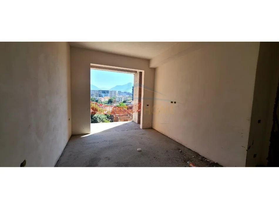 Tirane, shitet apartament 2+1 Kati 3, 117 m² 200.000 € (Rruga e Kavajes)