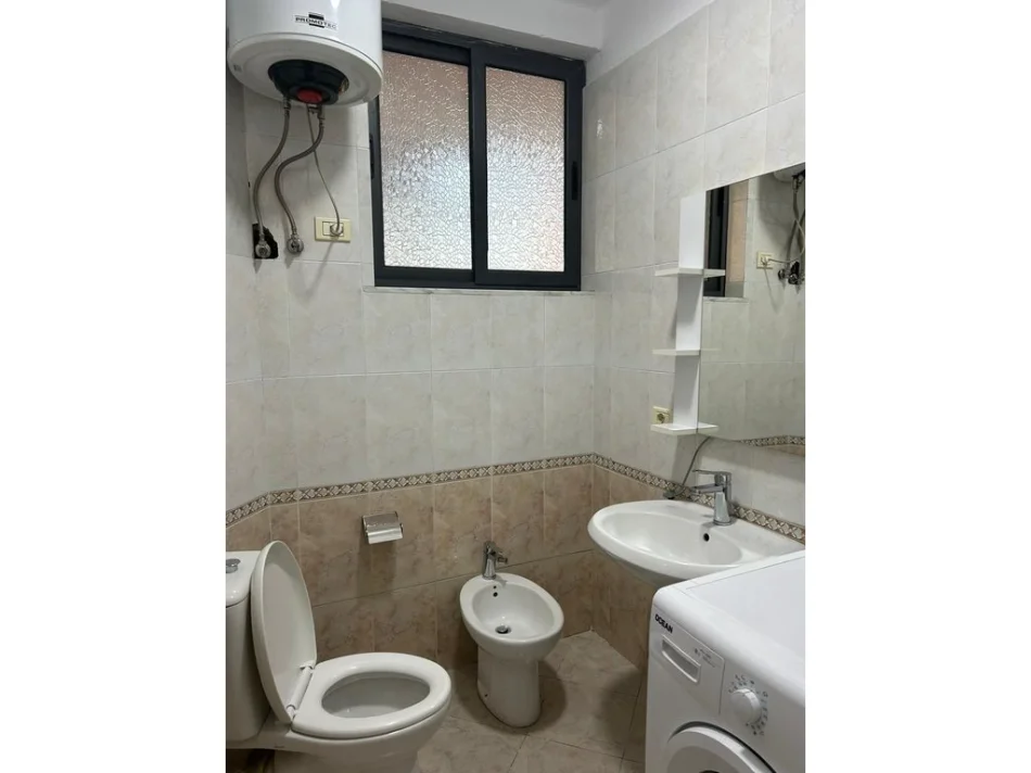 Tirane, jepet me qera apartament 2+1+Ballkon Kati 7, 102 m² 650 € (Shkolla e baletit)