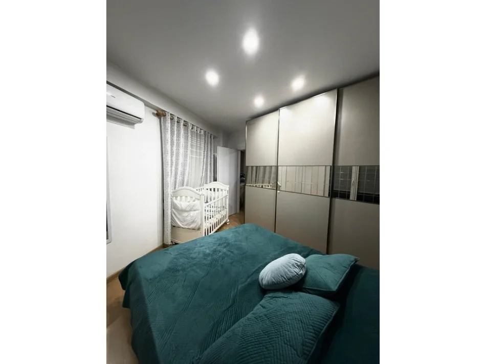Tirane, jepet me qera apartament 1+1+Ballkon Kati 11, 49 m² 550 € (Kompleksi Kontakt)