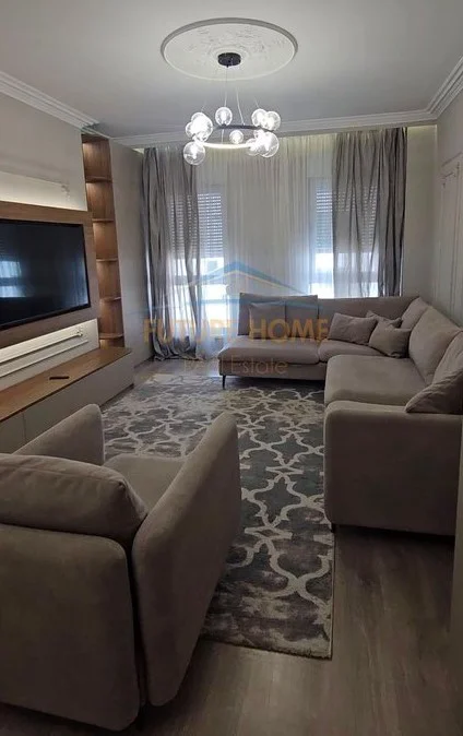 Tirane, jepet me qera apartament 1+1+Ballkon Kati 5, 68 m² 650 € (KOMPLEKSI KONTAKT)