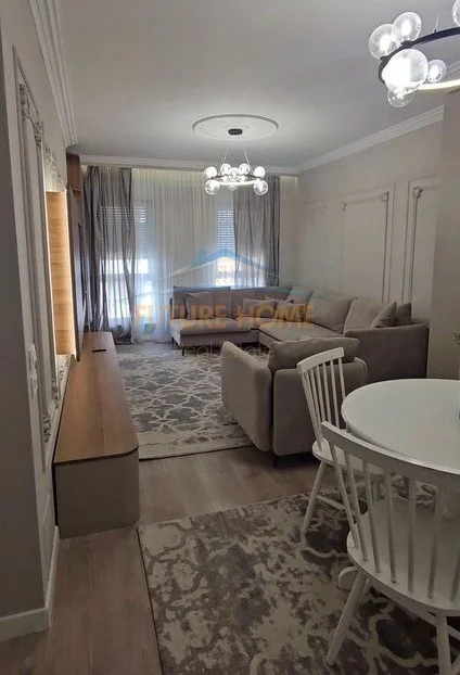 Tirane, jepet me qera apartament 1+1+Ballkon Kati 5, 68 m² 650 € (KOMPLEKSI KONTAKT)