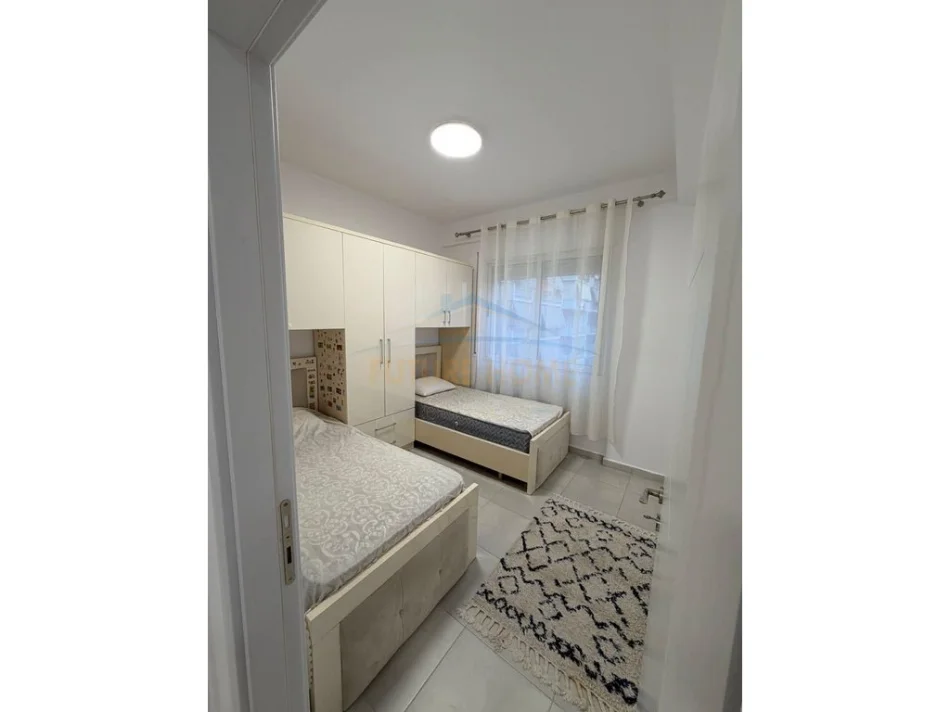 Tirane, jepet me qera apartament 2+1+Ballkon Kati 5, 88 m² 600 € (Kompleksi Golden park)