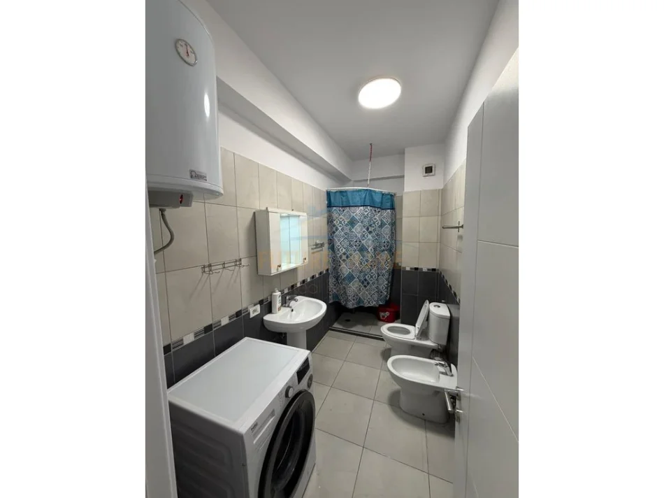 Tirane, jepet me qera apartament 2+1+Ballkon Kati 5, 88 m² 600 € (Kompleksi Golden park)
