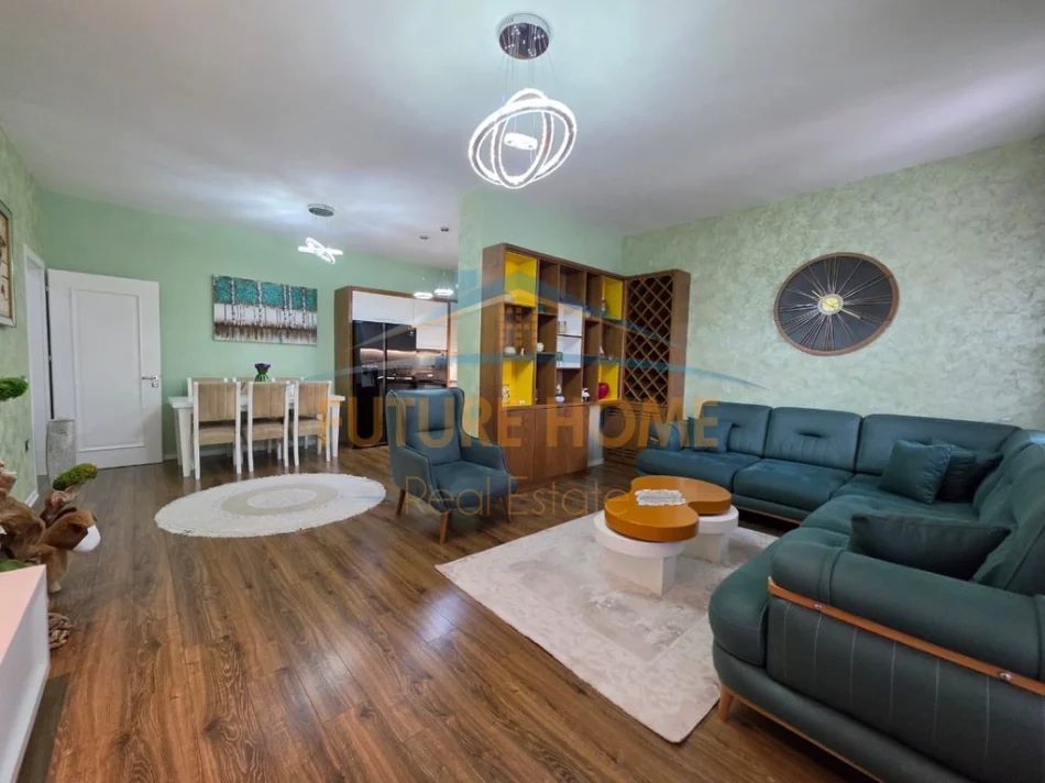 Tirane, jepet me qera apartament 2+1 Kati 4, 97 m² 730 € 