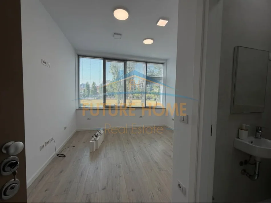 Tirane, jepet me qera ambjent biznesi Kati 1, 20 m² 450 € 