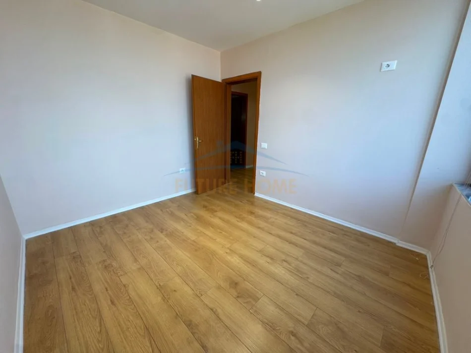 Tirane, shes apartament 2+1+Ballkon Kati 6, 97 m² 210.000 € (Kompleksi Grand)