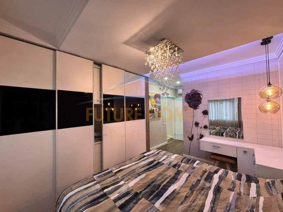 Tirane, jepet me qera apartament 2+1+Ballkon Kati 3, 120 m² 1.500 € (Liqeni i thate)