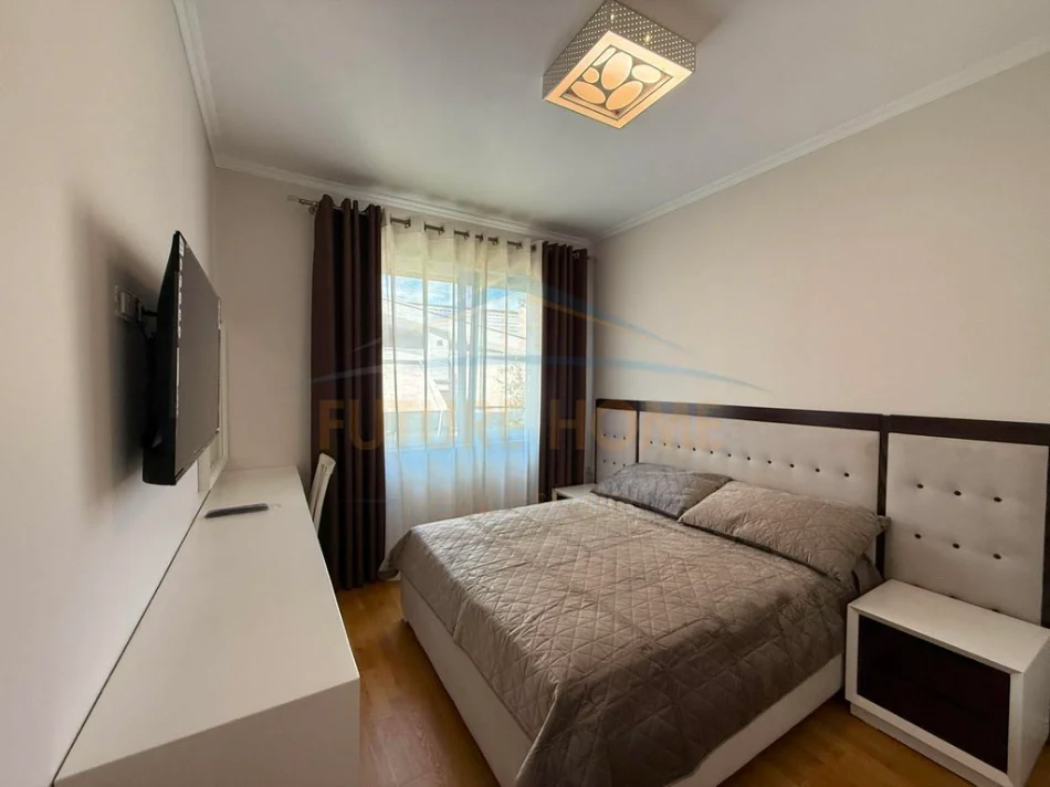 Tirane, shitet apartament 3+1 Kati 1, 117 m² 340.000 € 
