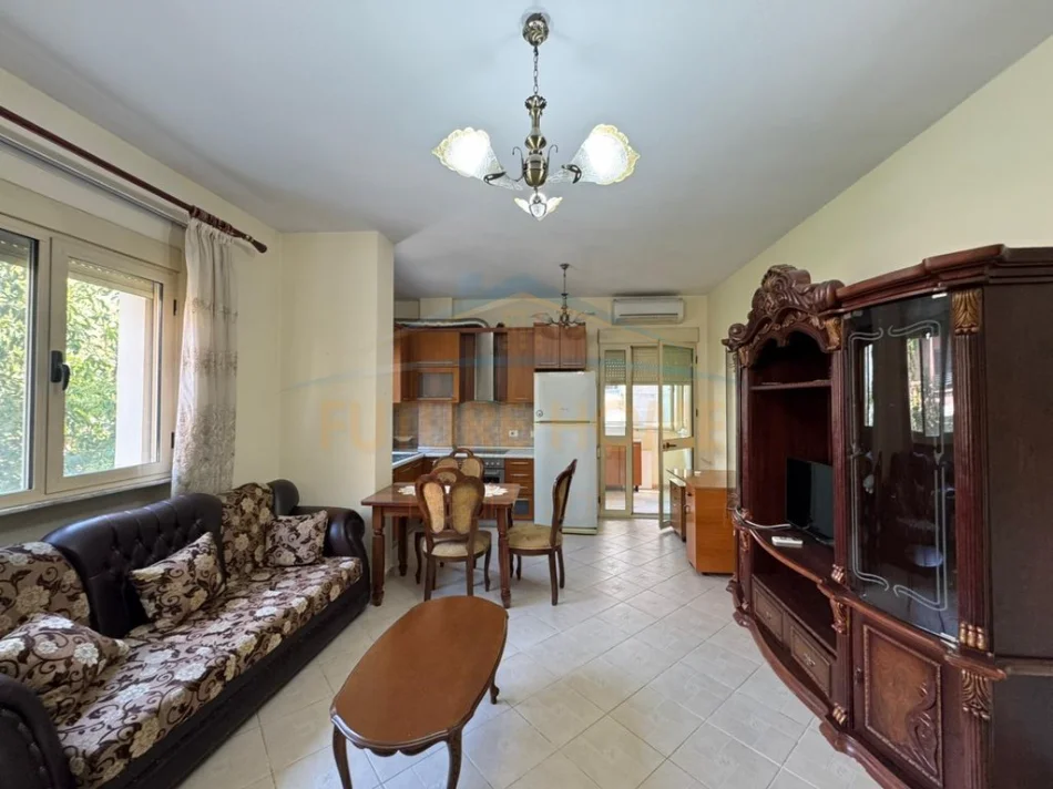 Tirane, jap me qera apartament 1+1 Kati 1, 70 m² 480 € (Ministria e Jashtme, Brryl)