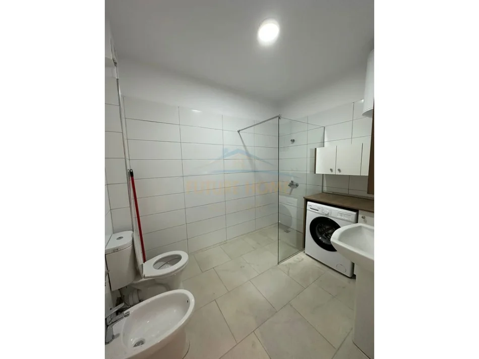 Tirane, shes apartament 2+1+Ballkon Kati 6, 104 m² 110.000 € (Kamez)