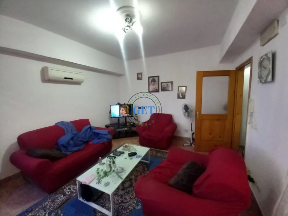 Durres, jepet me qera apartament 1+1+Ballkon Kati 5, 60 m² 250 € (Policia Durres)