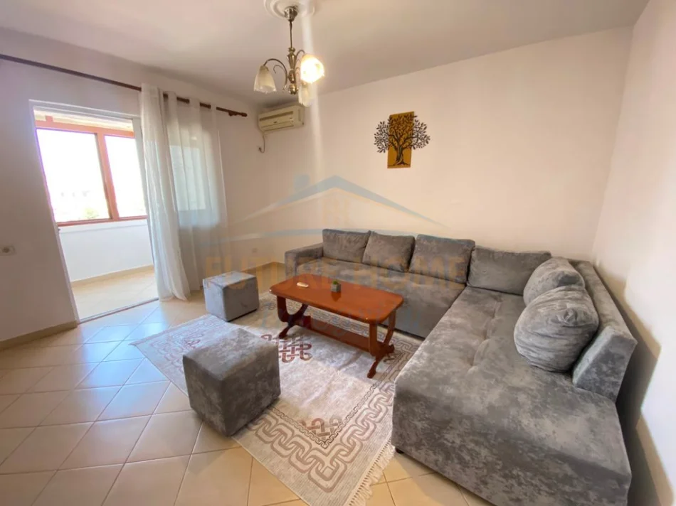 Tirane, jepet me qera apartament 1+1+Ballkon Kati 4, 62 m² 350 € (Shkolla Bajram Curri)