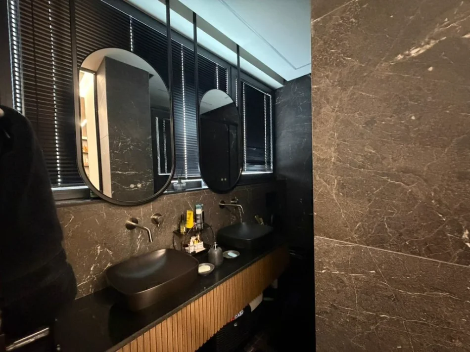 Tirane, shitet apartament 2+1+Ballkon Kati 2, 131 m² (Rruga e Kavajes)