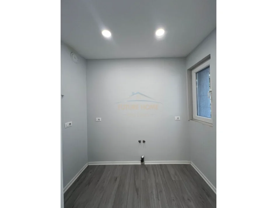 Tirane, jepet me qera ambjent biznesi Kati 2, 53 m² 500 € (Brryli)
